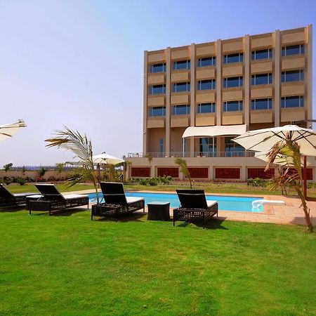 Regenta Central Hestia Dahej, Bhensali Kültér fotó