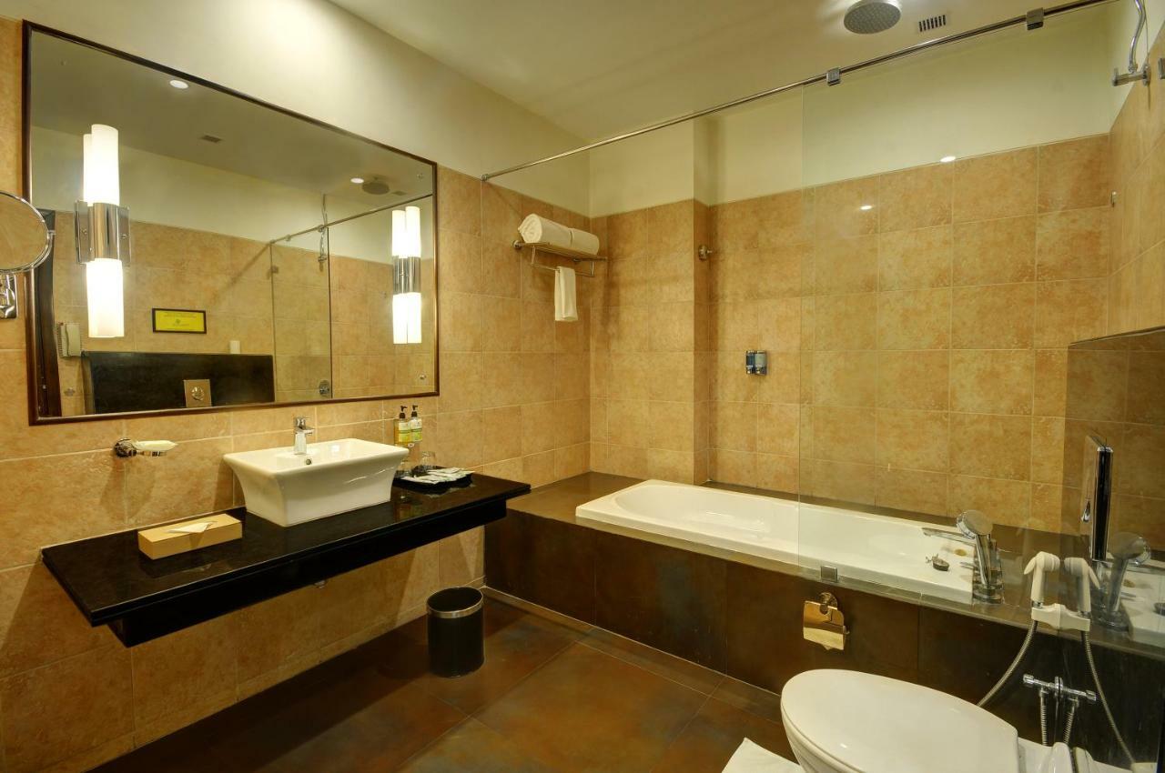 Regenta Central Hestia Dahej, Bhensali Kültér fotó